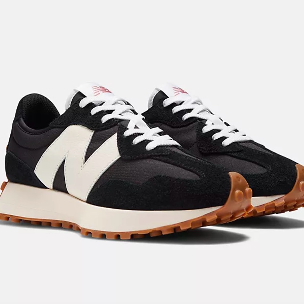 New Balance 327 Black and White  Retros Size 10 Women’s w original box